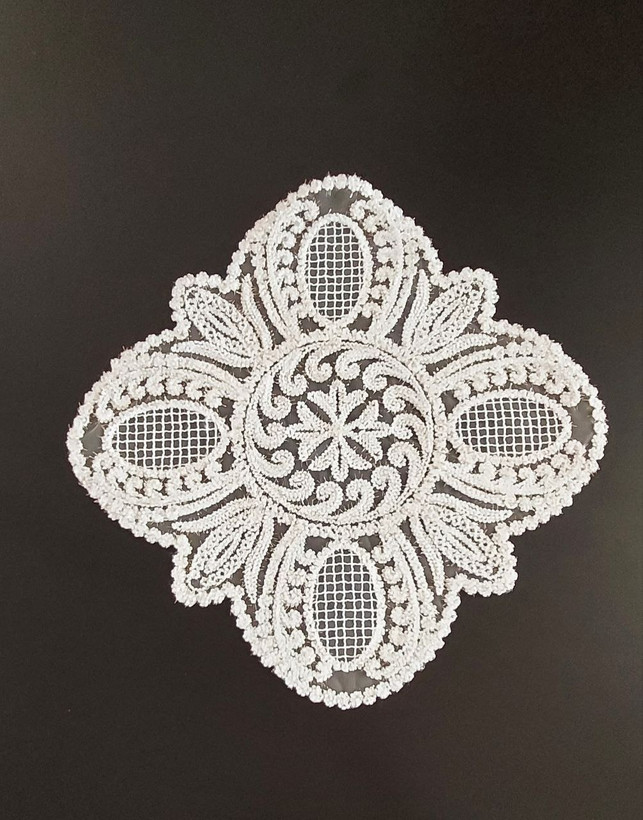 رومیزی مدل صدف مربع