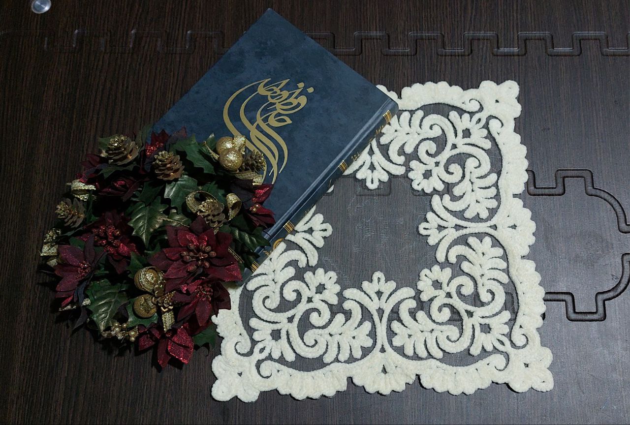 خرید رومیزی عسلی مدل تور مخمل